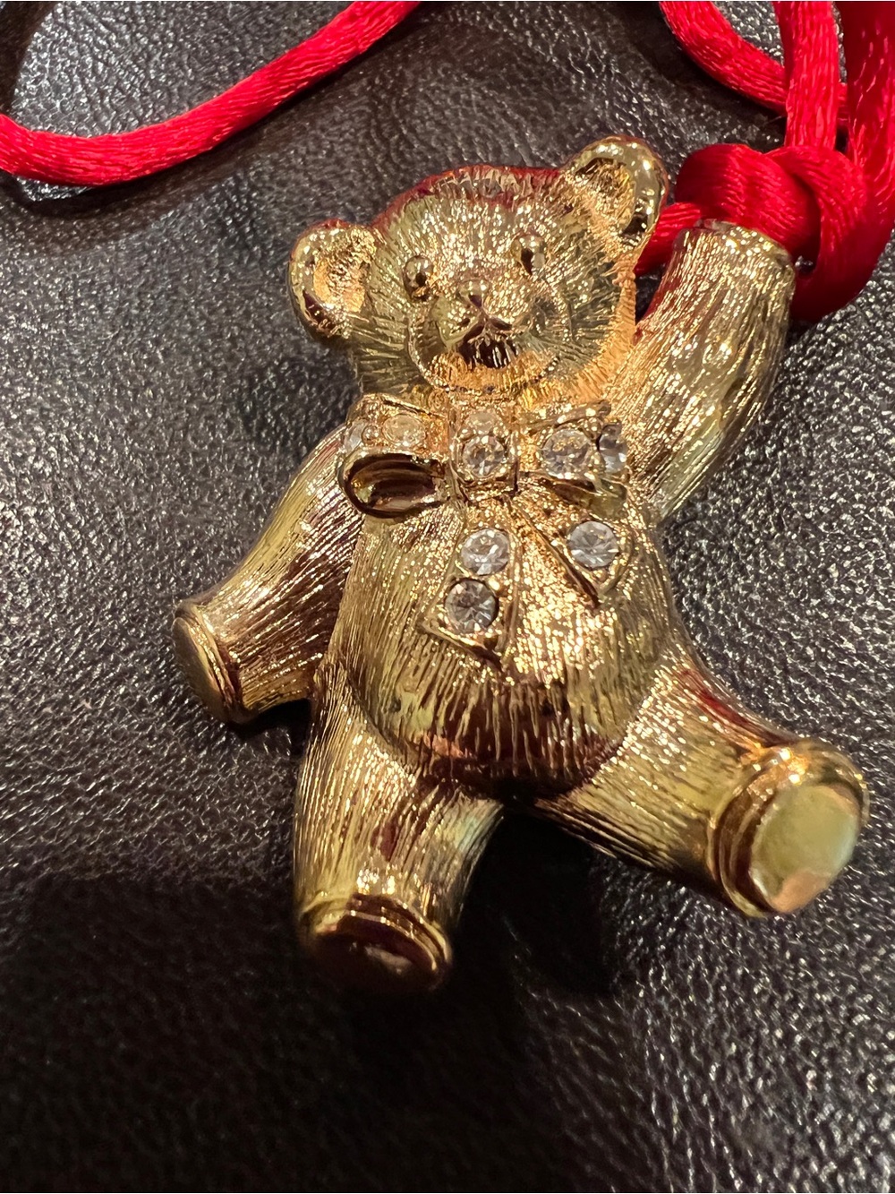 Vintage AVON Heavy Teddy Bear Brooch/Pendant Clear Rhinestone Bow Red Cord - Picture 3 of 7